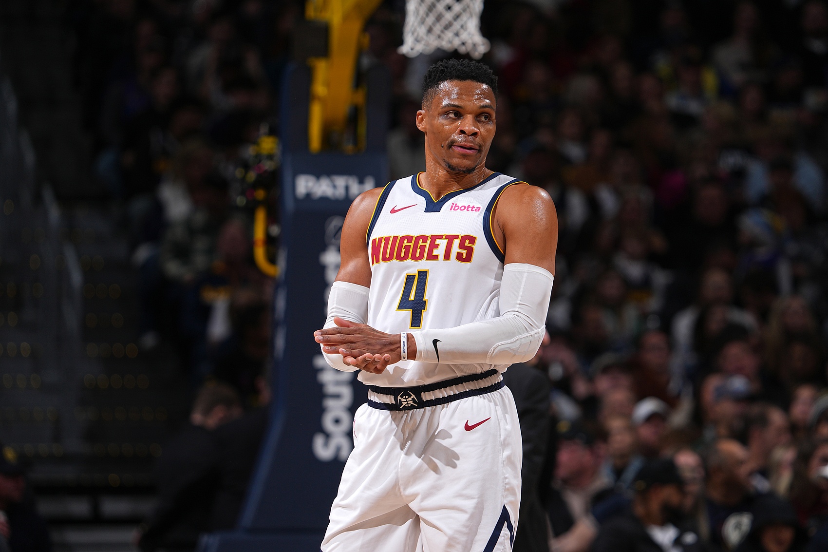 科曼：感谢拜仁邀请我回来，很荣幸与大家分享那些美好时光（科曼：感谢拜仁邀我回归，能与大家重温美好回忆倍感荣幸）