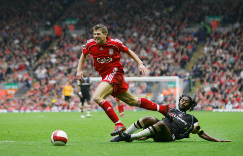 TA：因现代足球重视边路与攻防转换，菱形中场阵型已几乎绝迹