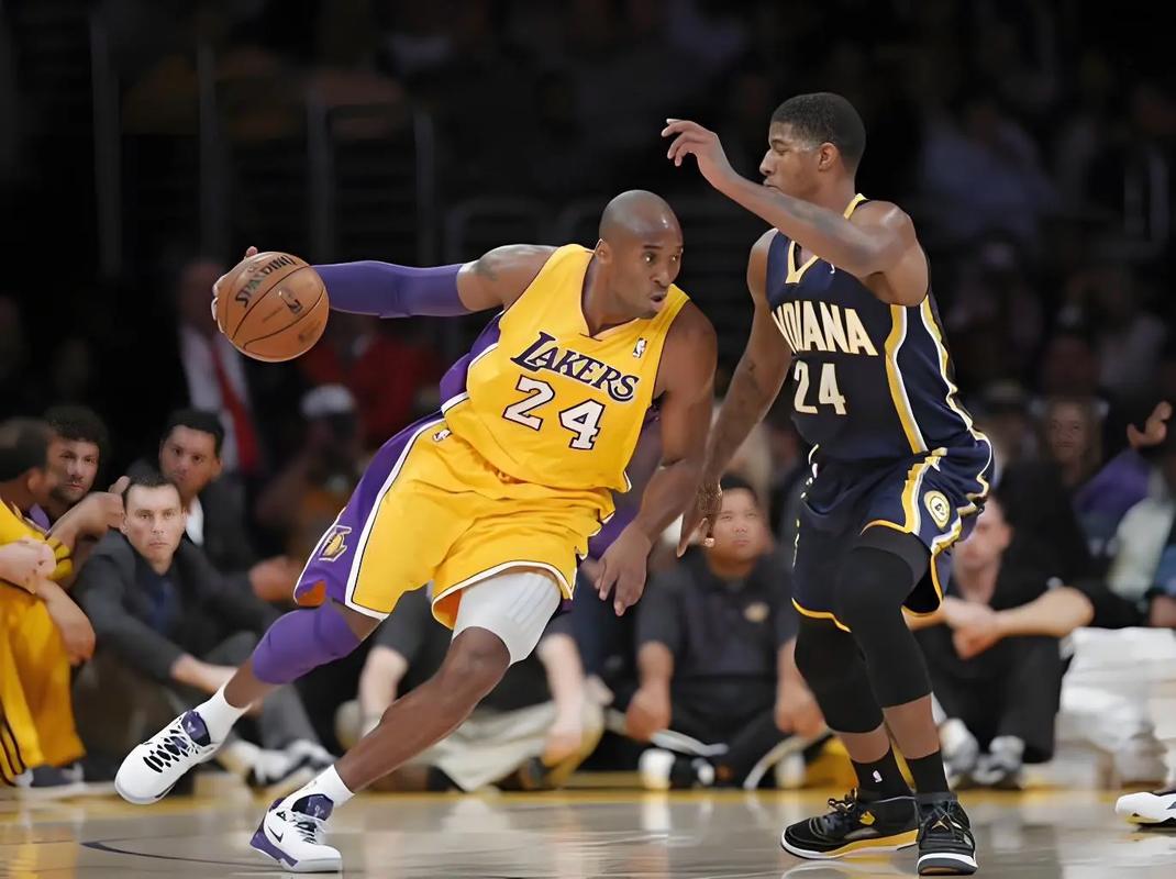 名宿：在我看来莱奥是边锋不是前锋；他配得上米兰10号球衣（名宿：莱奥更像边锋而非前锋，配得上米兰10号战袍）